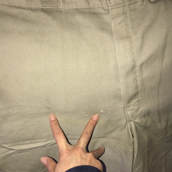 Tan Dickies shorts loose fit 36 waist 💕 - Picture 2 of 8